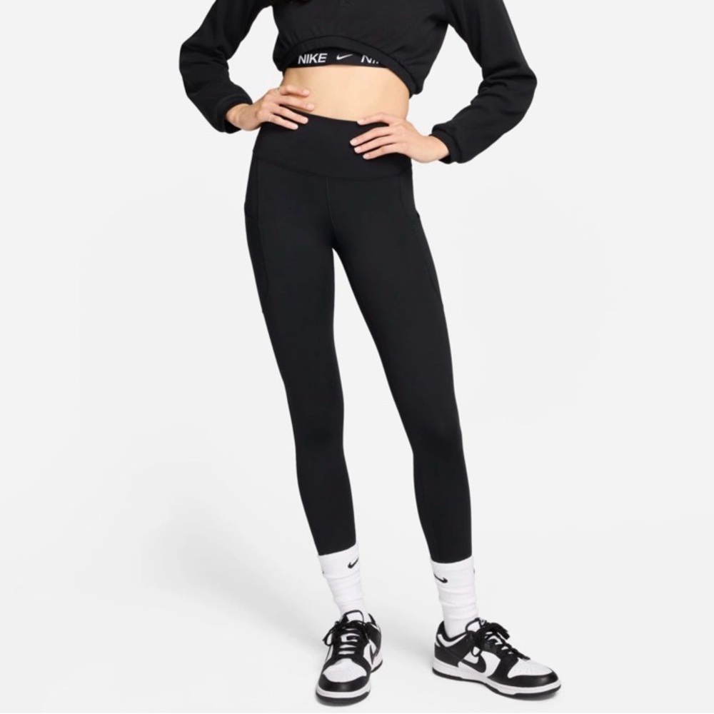 EUC Nike One High Waisted 7/8 Leggings - size L in Black